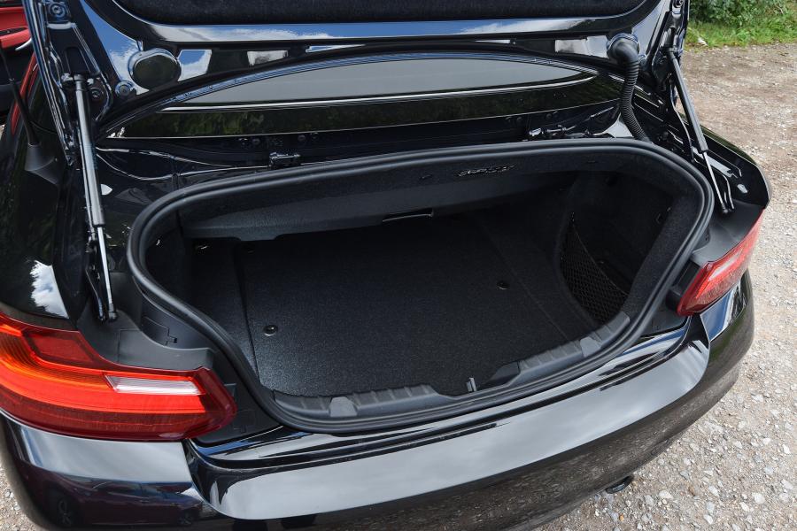 Багажник BMW M240i Convertible 2016 года  (UK) (фото 6 из 21)